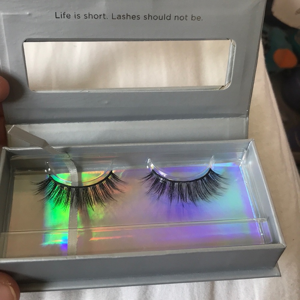 Pur lashes - Picture 2 of 3